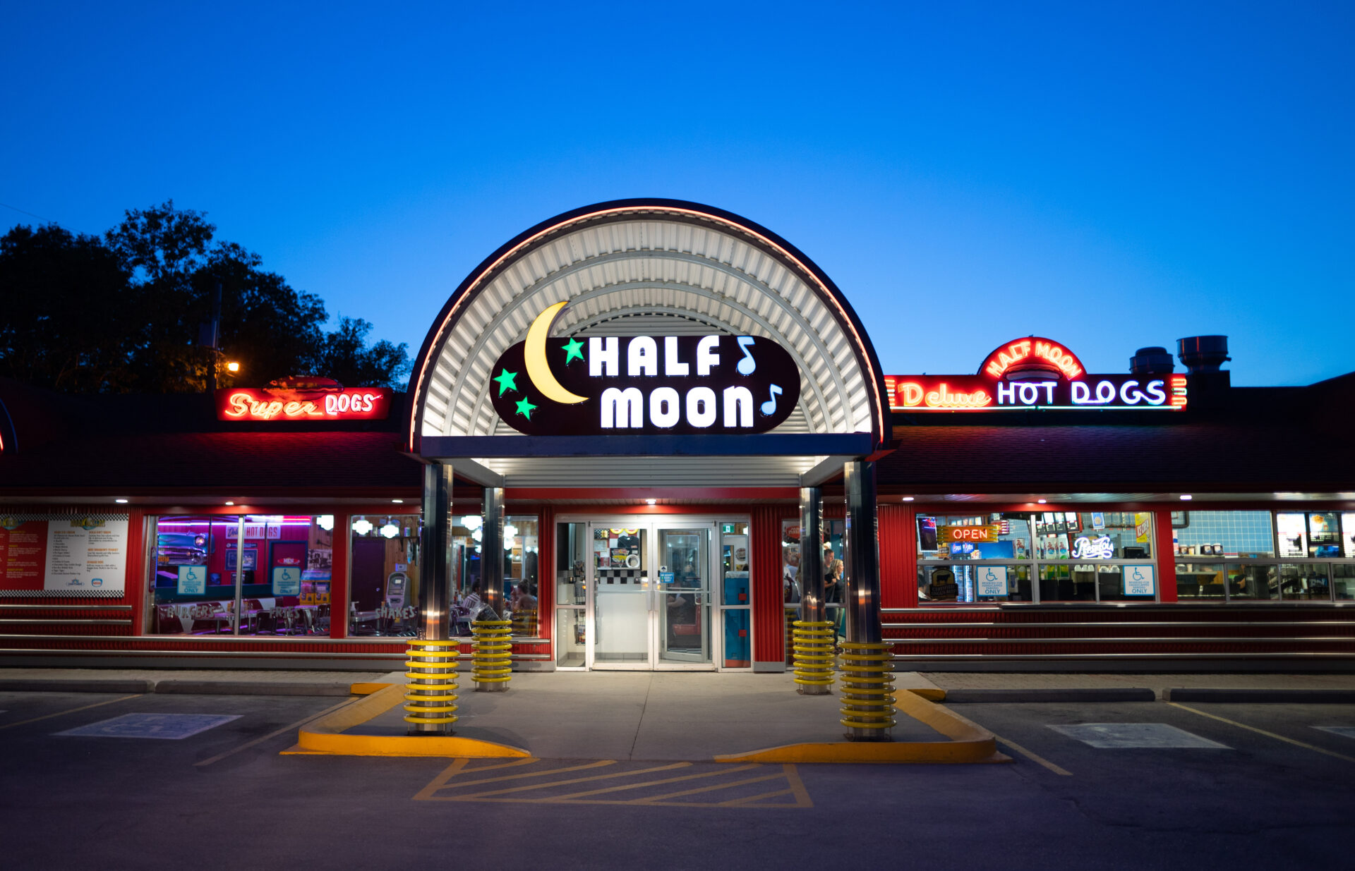 Half-Moon-Drive-In